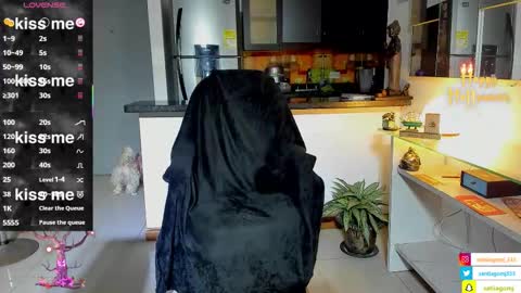 Snapshot of dominic_joness chatting on October 29, 2:47 am SANTI  independent model online show from October 29, 2:47 am