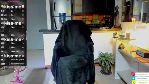 Snapshot of dominic_joness chatting on October 28, 2:47 am SANTI  independent model online show from October 28, 2:47 am