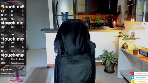 Snapshot of dominic_joness chatting on October 23, 1:53 am SANTI  independent model online show from October 23, 1:53 am