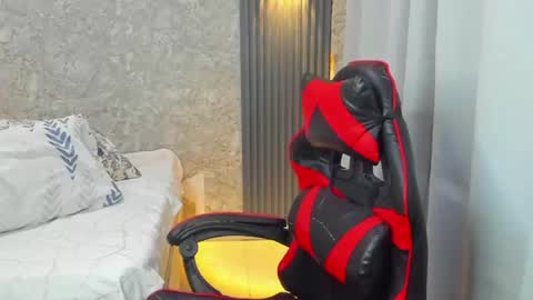 dominic_sg online show from June 18, 12:10 pm