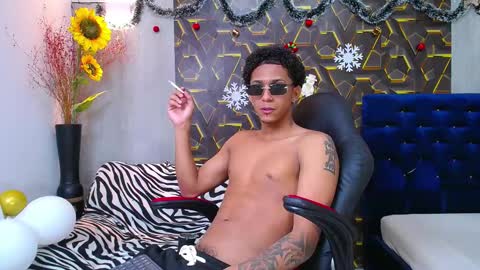 dominic_smith_ online show from November 17, 11:41 pm