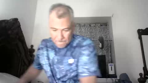 luis online show from May 6, 2:56 am