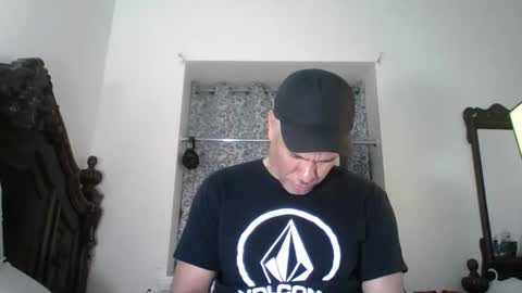 luis online show from May 3, 4:48 am