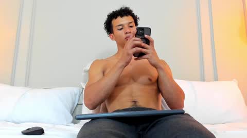 Snapshot of dominick_star chatting on December 7, 3:25 am Dominick Star online show from December 7, 3:25 am