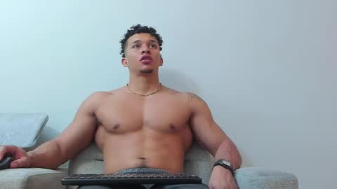 Snapshot of dominick_star chatting on February 14, 5:09 am Dominick Star online show from February 14, 5:09 am