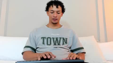 Snapshot of dominick_star chatting on December 29, 3:33 am Dominick Star online show from December 29, 3:33 am