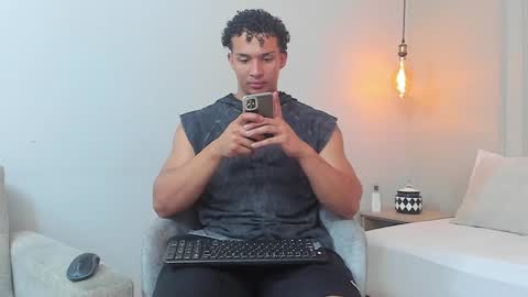 Snapshot of dominick_star chatting on February 8, 4:25 am Dominick Star online show from February 8, 4:25 am