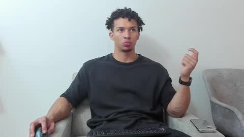 Snapshot of dominick_star chatting on February 10, 4:08 am Dominick Star online show from February 10, 4:08 am