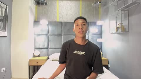 Domminick18 online show from October 23, 7:28 pm