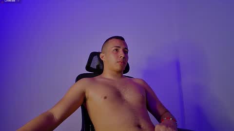 Snapshot of donathoo chatting on January 27, 1:30 pm Donat Independent Model online show from January 27, 1:30 pm