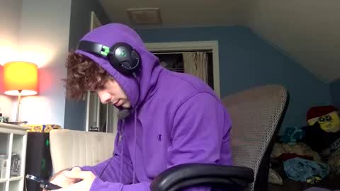 donutking42069 online show from May 21, 2:32 pm