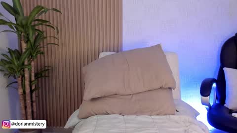 Snapshot of dorian_mystery chatting on September 24, 12:21 am dorian_mystery online show from September 24, 12:21 am