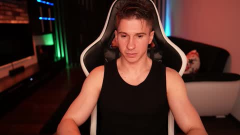 Snapshot of dorianreyes chatting on October 21, 9:50 pm Dorian Reyes online show from October 21, 9:50 pm