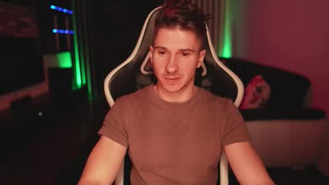 Snapshot of dorianreyes chatting on October 31, 11:19 pm Dorian Reyes online show from October 31, 11:19 pm