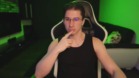 Dorian Reyes online show from March 11, 2:07 am