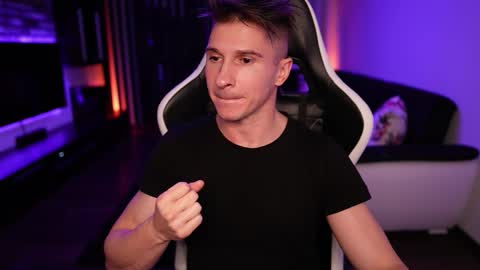 Snapshot of dorianreyes chatting on October 19, 12:48 am Dorian Reyes online show from October 19, 12:48 am