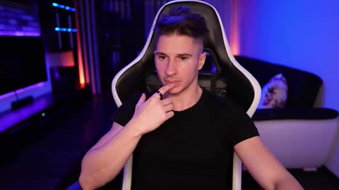 Snapshot of dorianreyes chatting on October 18, 12:37 am Dorian Reyes online show from October 18, 12:37 am