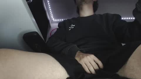 Snapshot of douglas_drake chatting on October 22, 12:02 am douglas_drake online show from October 22, 12:02 am