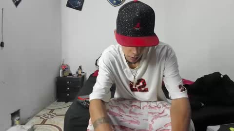 Snapshot of douglas_gallegos chatting on January 16, 5:32 am douglas_gallegos online show from January 16, 5:32 am