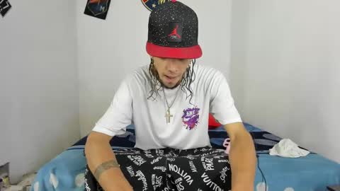 Snapshot of douglas_gallegos chatting on January 31, 11:45 pm douglas_gallegos online show from January 31, 11:45 pm
