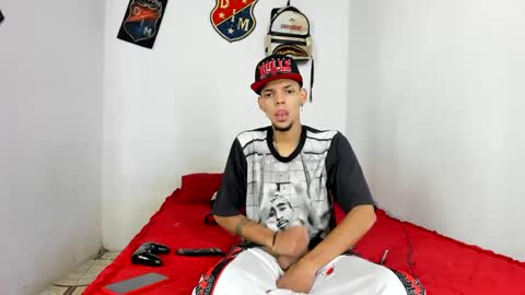 Snapshot of douglas_gallegos chatting on February 5, 9:50 pm douglas_gallegos online show from February 5, 9:50 pm