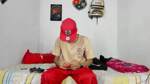 Snapshot of douglas_gallegos chatting on December 7, 3:58 am douglas_gallegos online show from December 7, 3:58 am