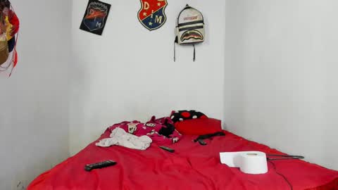 Snapshot of douglas_gallegos chatting on February 24, 12:09 am douglas_gallegos online show from February 24, 12:09 am