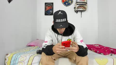 Snapshot of douglas_gallegos chatting on December 13, 3:05 am douglas_gallegos online show from December 13, 3:05 am