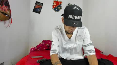 Snapshot of douglas_gallegos chatting on February 26, 12:49 am douglas_gallegos online show from February 26, 12:49 am