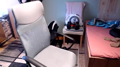 dovahkaat online show from April 11, 1:03 pm