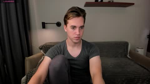 Snapshot of dr_your_dream chatting on October 19, 9:18 pm Mervin online show from October 19, 9:18 pm