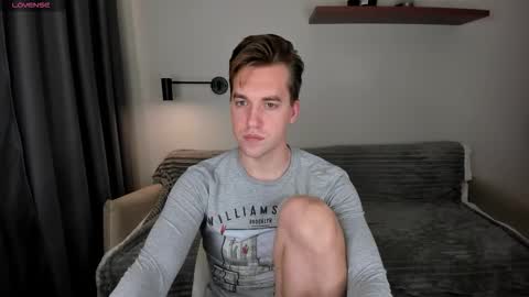 Snapshot of dr_your_dream chatting on October 17, 10:03 pm Mervin online show from October 17, 10:03 pm