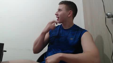 draco_boy2000 online show from April 21, 11:11 pm