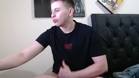 draco_boy2000 online show from December 23, 8:25 pm
