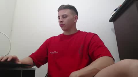 Snapshot of draco_boy2000 chatting on September 29, 9:10 pm draco_boy2000 online show from September 29, 9:10 pm