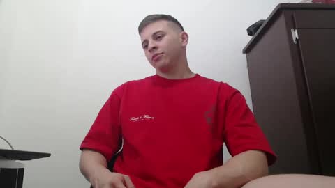 Snapshot of draco_boy2000 chatting on October 6, 9:30 pm draco_boy2000 online show from October 6, 9:30 pm