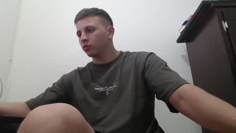Snapshot of draco_boy2000 chatting on October 1, 10:25 pm draco_boy2000 online show from October 1, 10:25 pm