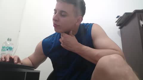 Snapshot of draco_boy2000 chatting on October 3, 11:21 pm draco_boy2000 online show from October 3, 11:21 pm