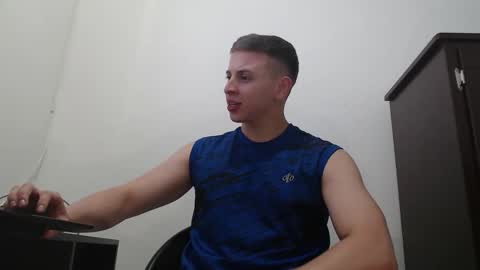 Snapshot of draco_boy2000 chatting on October 7, 10:14 pm draco_boy2000 online show from October 7, 10:14 pm