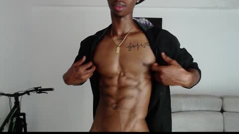 Snapshot of drake_brown_23 chatting on October 15, 8:33 am Drake 23 online show from October 15, 8:33 am