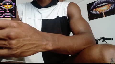Snapshot of drake_brown_23 chatting on January 30, 5:39 pm Drake 23 online show from January 30, 5:39 pm