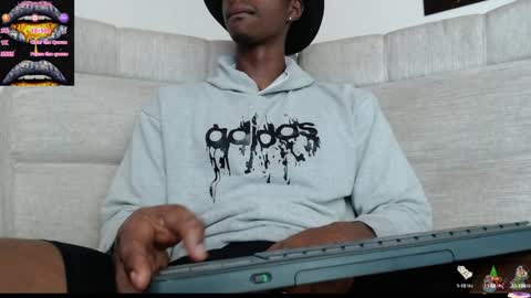 Snapshot of drake_brown_23 chatting on January 26, 12:01 pm Drake 23 online show from January 26, 12:01 pm