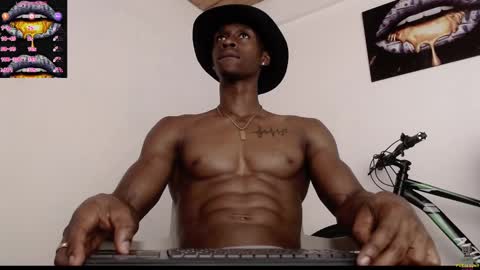 Snapshot of drake_brown_23 chatting on February 24, 3:44 am Drake 23 online show from February 24, 3:44 am