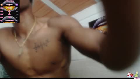 Snapshot of drake_brown_23 chatting on December 14, 2:56 am Drake 23 online show from December 14, 2:56 am