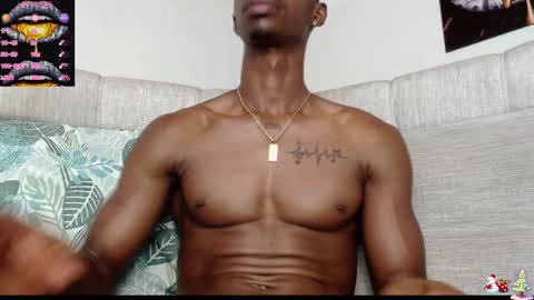 Snapshot of drake_brown_23 chatting on December 5, 10:33 am Drake 23 online show from December 5, 10:33 am