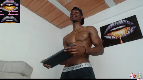 Snapshot of drake_brown_23 chatting on December 11, 7:43 pm Drake 23 online show from December 11, 7:43 pm