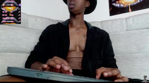 Snapshot of drake_brown_23 chatting on February 18, 3:42 am Drake 23 online show from February 18, 3:42 am