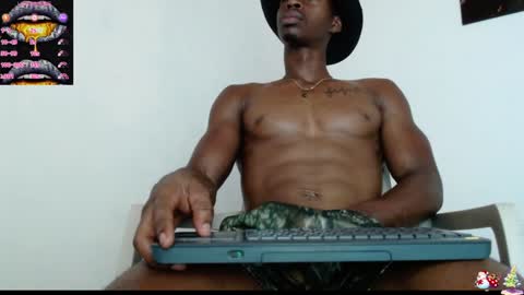 Snapshot of drake_brown_23 chatting on January 11, 4:59 am Drake 23 online show from January 11, 4:59 am