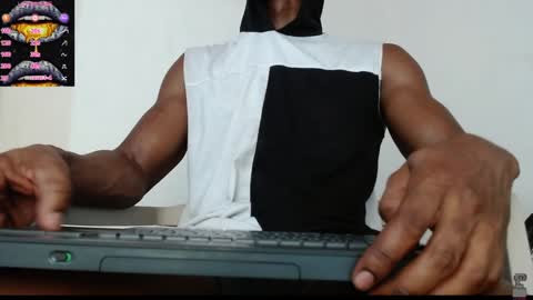 Snapshot of drake_brown_23 chatting on February 8, 11:57 pm Drake 23 online show from February 8, 11:57 pm