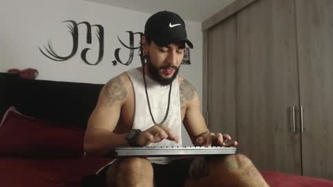 Snapshot of drake_jackson11 chatting on December 19, 6:01 pm drake jackson11 online show from December 19, 6:01 pm